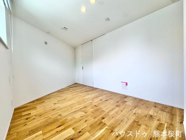 ■2階6帖洋室■心からリラックスできる静けさ、上質な眠りで、毎日をリセットします。明日への活力を養う空間です。