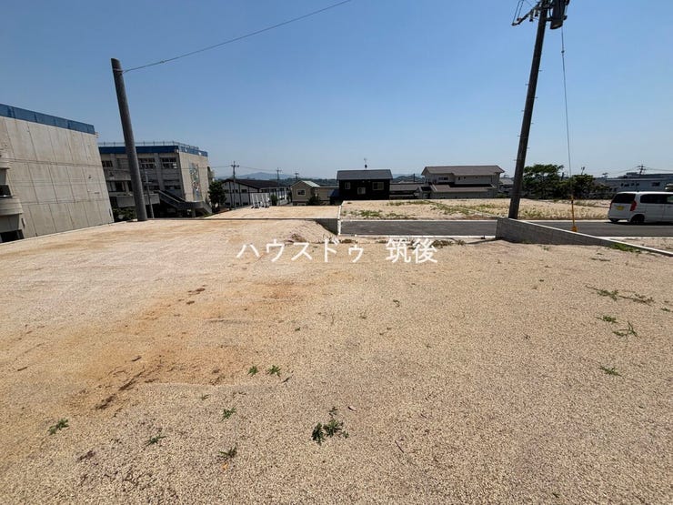 南側道路に面しており、駐車スペースと建物配置の計画が立てやすい土地です。
