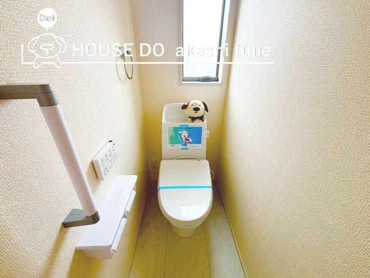 窓がある明るいトイレスペース