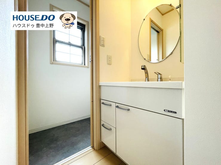 2階のトイレと洗面台です!
※トイレは現在工事中となります