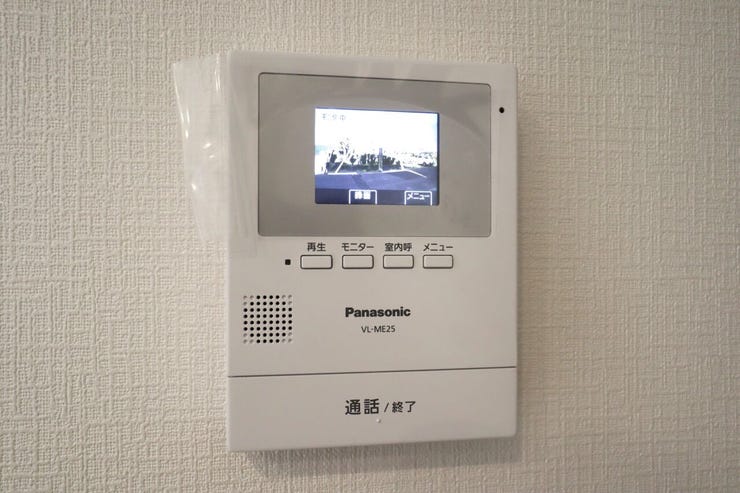 モニター付きインターホン 同仕様
訪問者の顔が確認できるのでお子様の留守番も安心です!