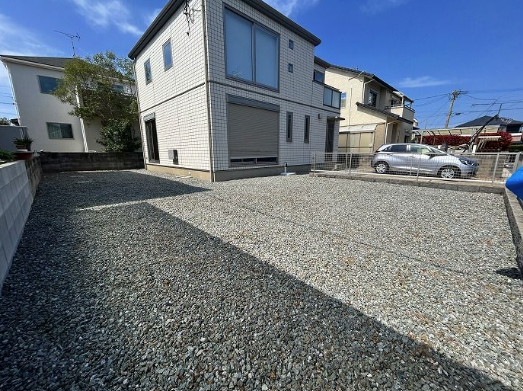 広々としたお庭スペース付き!
BBQやプールなど楽しめます♪
《福岡市東区三苫2丁目 中古戸建》