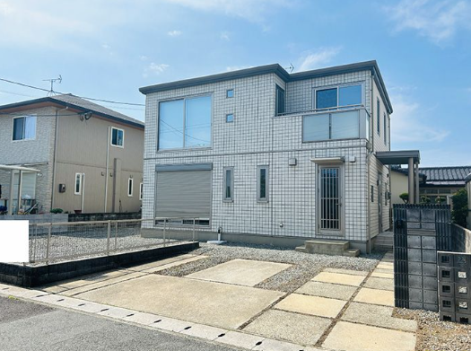 【外観】
セキスイハイム施工の軽量鉄骨造の再生住宅!
《福岡市東区三苫2丁目 中古戸建》