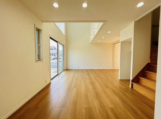 リビングイン階段を採用!
ご家族の帰宅が分かります。
《福岡市東区三苫2丁目 中古戸建》