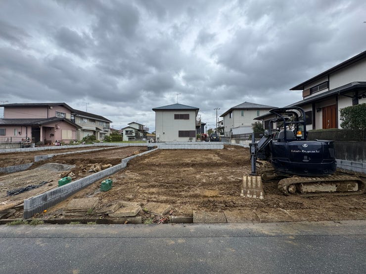カースペース並列2台♪
4月4日撮影♪
建築中は、同メーカーの完成物件と一緒にご見学いただけます♪
お気軽にお問い合わせください♪
0120-510-751