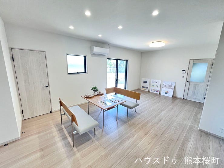 ■安らぎと笑顔の中心地■陽光が優しく降り注ぎ、会話が自然と弾む。ここでは、毎日が特別な時間へと変わります。