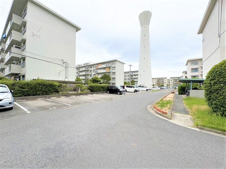 通路も広く楽々駐車できる駐車場