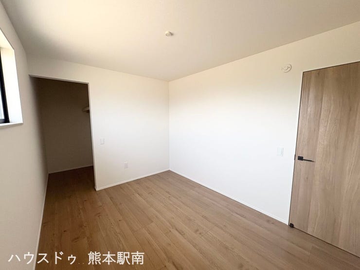 ■洋室■
家具の配置がしやすくお部屋を広々とお使いいただけます
ライフスタイルに合わせて自由にアレンジできる洋室です