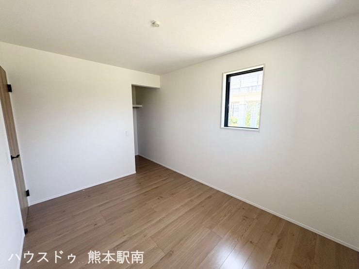 ■洋室■
プライベートな時間を大切にできる居心地の良い洋室です
毎日を心地よく過ごせる快適な空間に仕上がっています