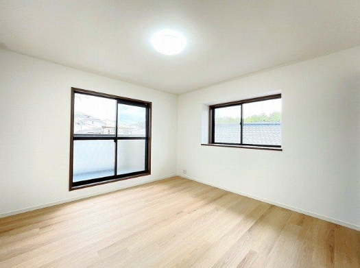 約8.0帖の洋室です♪
《糟屋郡新宮町下府7丁目 中古戸建》