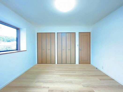 約8.0帖の洋室です♪
《糟屋郡新宮町下府7丁目 中古戸建》