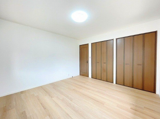 約8.0帖の洋室です♪
《糟屋郡新宮町下府7丁目 中古戸建》