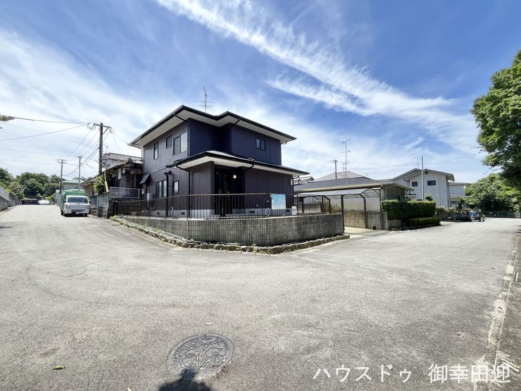 ■理想を叶える新しい暮らしの舞台■高いデザイン性と機能性を兼ね備えた住まい。ここで、家族の新しい物語が始まります。