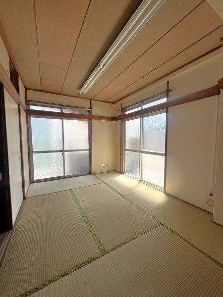 2面バルコニーに接しているので、お部屋が明るいです!