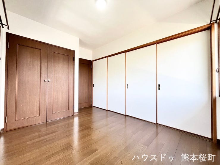 ■2階5.4帖洋室①■寝室、書斎、趣味の部屋。家族の成長やライフスタイルに合わせ、様々な使い方ができる快適な空間です。