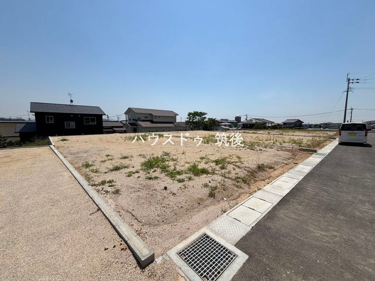 北側道路に面しており、駐車スペースや玄関位置を計画しやすい区画です。