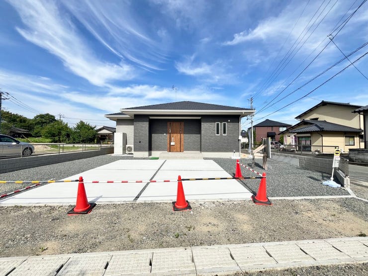 ■車と趣味の幅が広がる場所■単なる駐車スペースではない、洗車やタイヤ交換、DIYにも使える多目的な屋外スペースです。