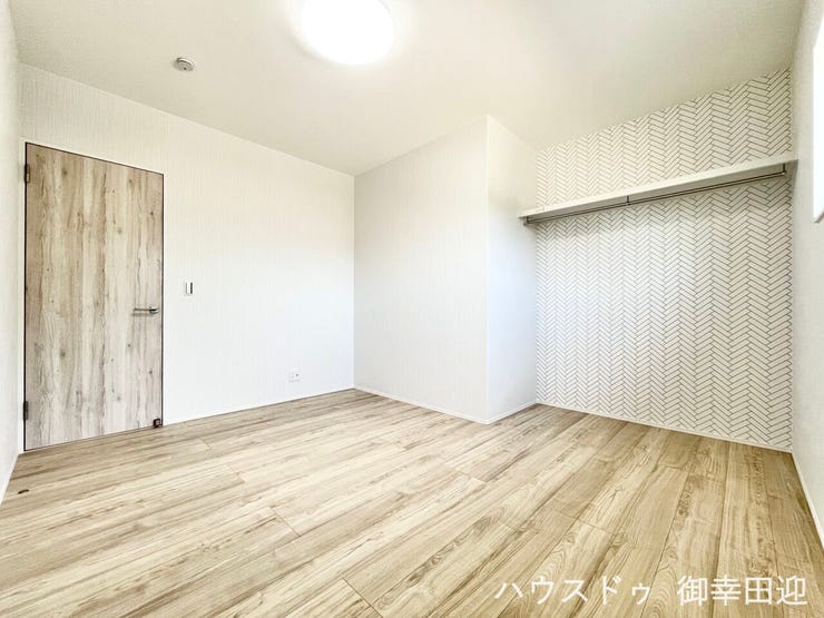 ■6帖洋室①■寝室、書斎、趣味の部屋。家族の成長やライフスタイルに合わせ、様々な使い方ができる快適な空間です。