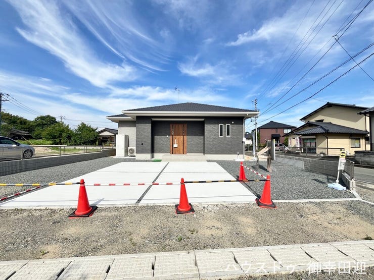 ■車と趣味の幅が広がる場所■単なる駐車スペースではない、洗車やタイヤ交換、DIYにも使える多目的な屋外スペースです。