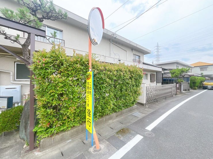 【北向きの土地】
北向きの土地は直射日光を受けにくいです!
そのため室内や駐車中の車が高温になりにくく、夏場でも比較的涼しく過ごすことができ、エアコンの効率も向上するため省エネ効果が期待できます♪