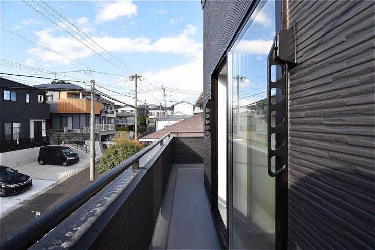 【過去施工例】日々の洗濯物干しなどに使いやすい、バルコニーの施工例です。