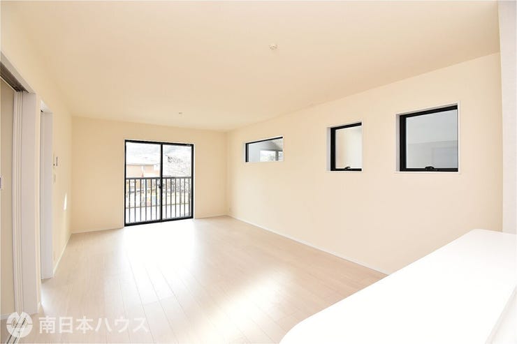 【過去施工例】開放感のある空間で、明るさを感じやすいLDKの施工例です。