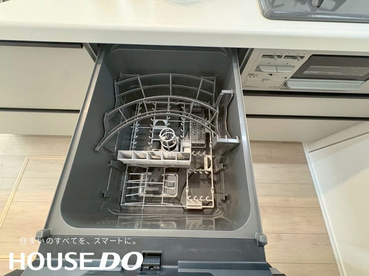 ビルトイン食洗機完備。家事の時短に大きく貢献する頼もしい設備です。