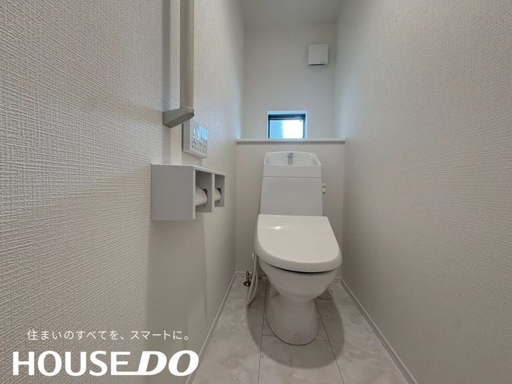 1階トイレの細部まで丁寧な仕上がり。清掃もしやすいですね。