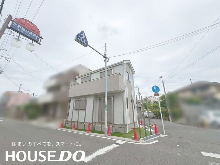 側面からの外観。採光・通風を考慮した設計になっています。