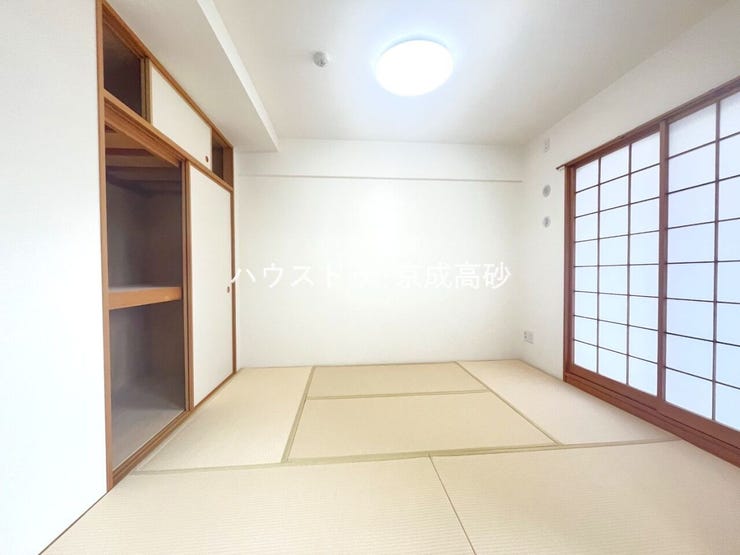 和室は普段使いだけではなく、客間としても使うことができます。フローリングでは味わえない畳ならではの落ち着く空間をぜひお楽しみください。