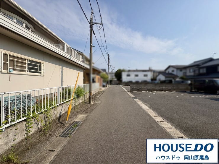 西側前面道路は、約4.1mの幅員です。
