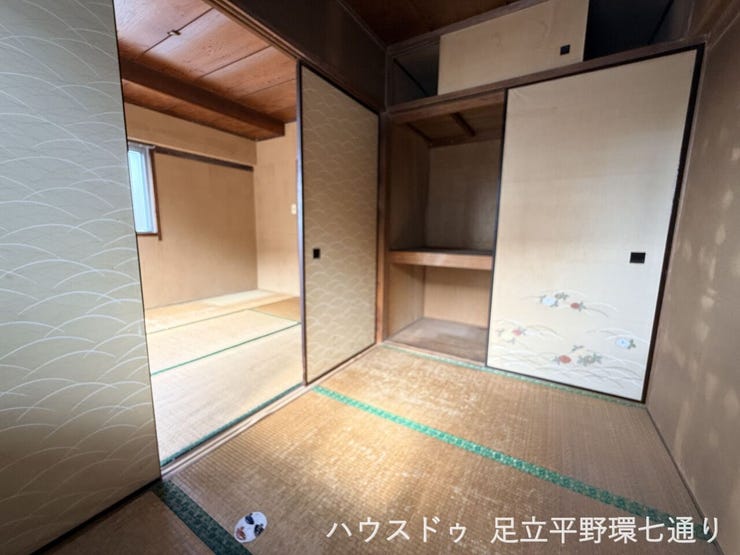 和室には押入収納を備えており、寝具や季節物もまとめてしまえて便利です。