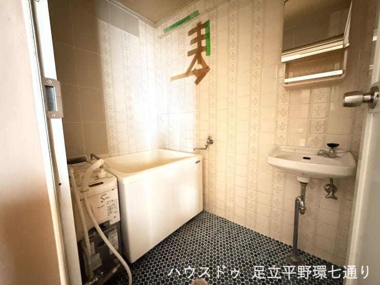 浴室には窓があり、換気しやすく湿気がこもりにくいので清潔に保ちやすい空間です。