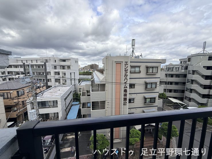 5階部分のお部屋で、上階ならではの開放感と眺望の良さが魅力です。