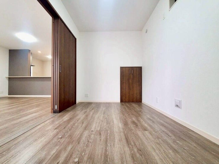 【Bedroom】ベッドとデスクを置いてもゆとりのある、使い勝手の良い広さの洋室です。