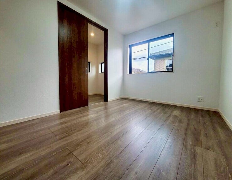 【Bedroom】主寝室や子ども部屋、在宅ワークにも使える洋室。暮らしに合わせて自由にレイアウトできます。