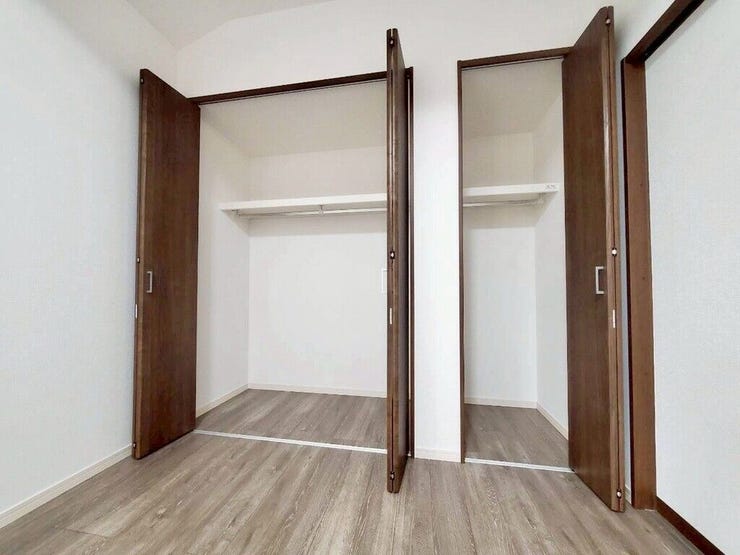 【Bedroom】クローゼット完備で収納力◎。家具の配置もしやすい機能的な洋室です。