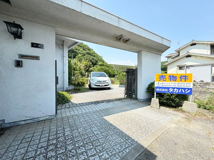 前面スペースも広々で駐車もスムーズです。