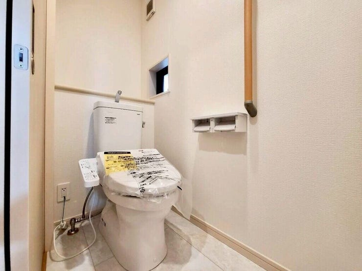 【Toilet】清潔感があり、落ち着いたデザインのトイレ。家族みんなが快適に使えます。