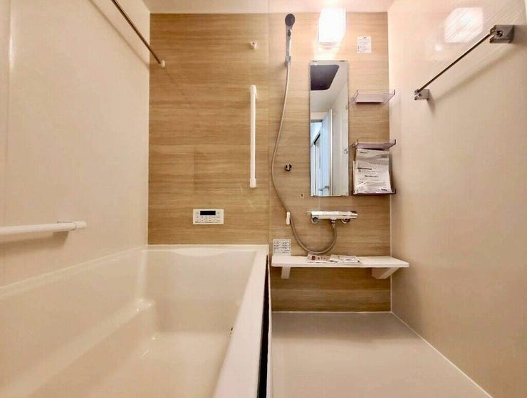 【Bathroom】お子様とのバスタイムにも十分な広さがあり、掃除も簡単にできます。