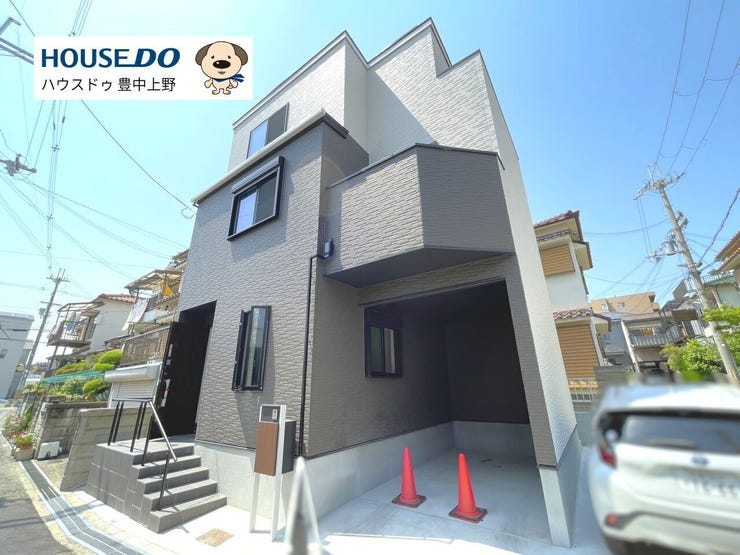 【ビルトインガレージ1台駐車可】
ツートンカラーのスタイリッシュな新築戸建♪南東角地の開放的なロケーションにより、陽当り・風通し良好です♪