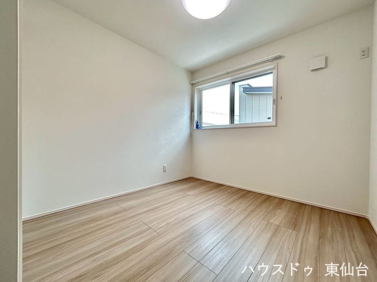 シンプルな内装なので、好みのテイストにアレンジしやすい洋室です♪