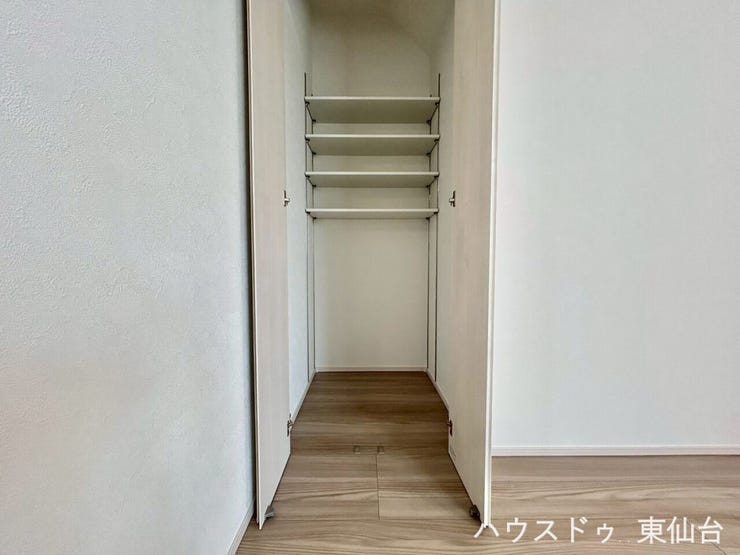 玄関の収納です♪背の高いものも難なくしまえますね♪