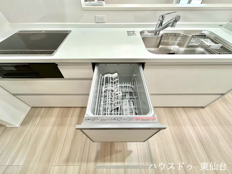 スイッチ一つで洗い物が完了♪頼もしい食洗器付きです♪