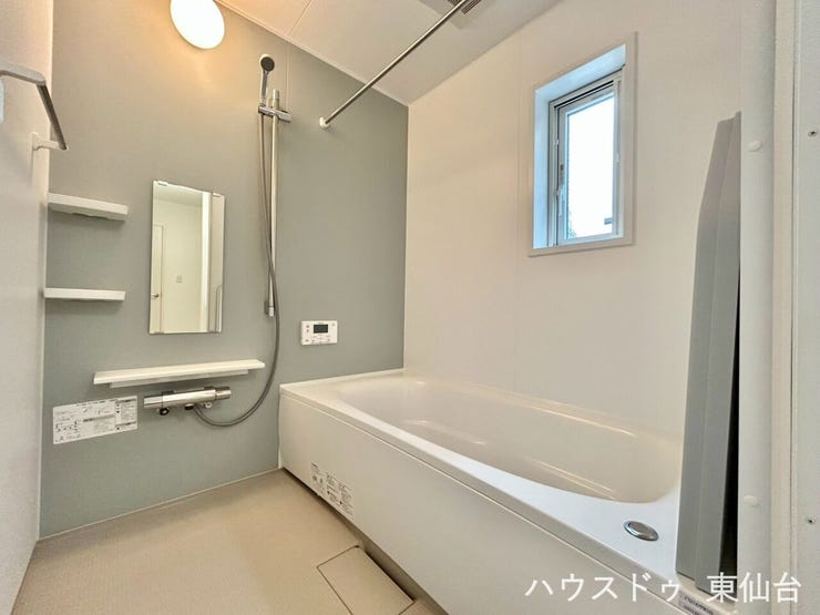 入浴以外はお洗濯物も乾かしてくれる働きもののお風呂です♪
足を延ばしてゆっくりくつろげる、戸建ならではの浴室です♪