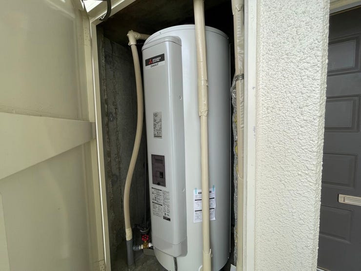 給湯設備の電気温水器です♪