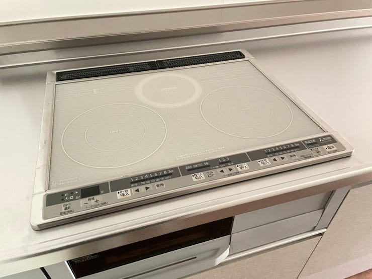 コンロはIHクッキングヒーターですので、火事の心配無用です♪