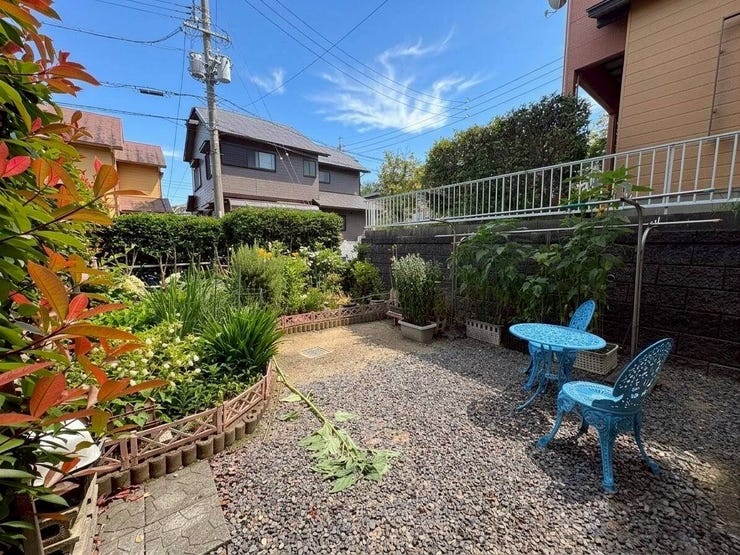 ◇庭◇
南側に面したゆとりあるお庭があります。お子様の遊び場として、BBQや家庭菜園などもお楽しみいただけます。イスやテーブルを置いてカフェスペースにしてもいいですね。