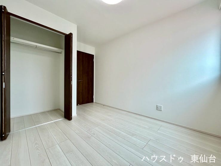 シンプルな内装なので、好みのテイストにアレンジしやすい洋室です♪
