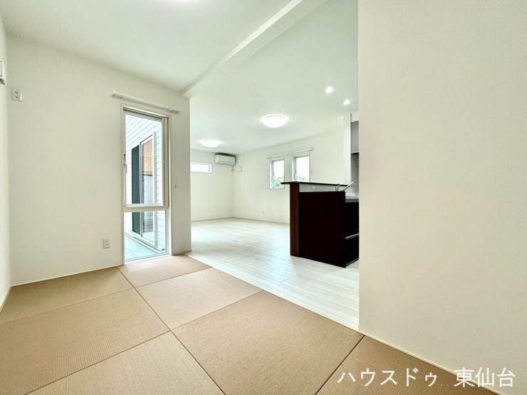 今風の和室でリビングになじむ4帖の和室です♪